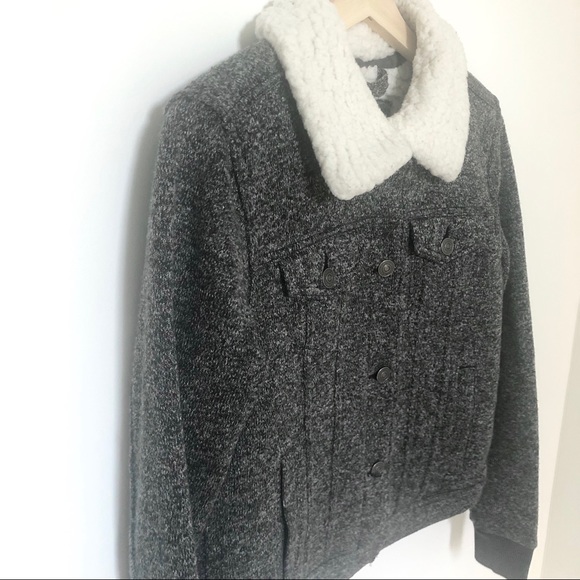 Abercrombie & Fitch Sherpa Lined Vest - Picture 9 of 13